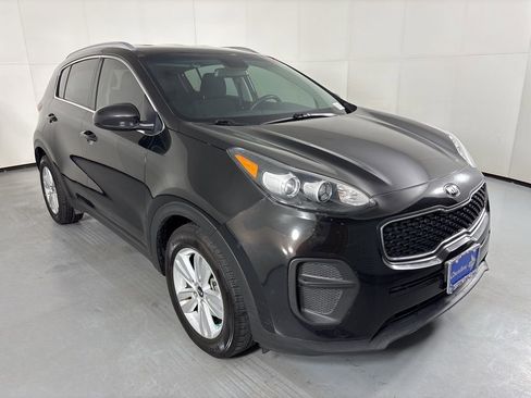 Used 2018 Kia Sportage LX w/ LX Popular Package FWD image 2