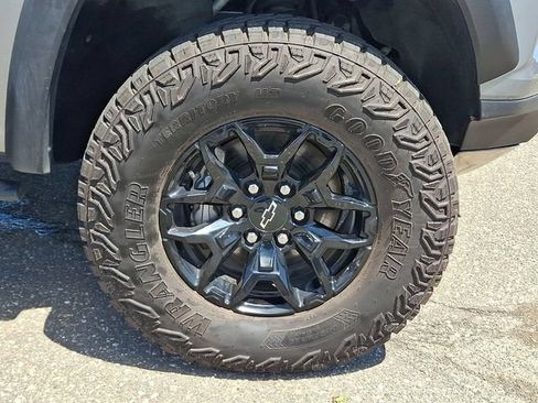 Used 2025 Chevrolet Colorado ZR2 w/ Midnight Edition AWD/4WD image 29