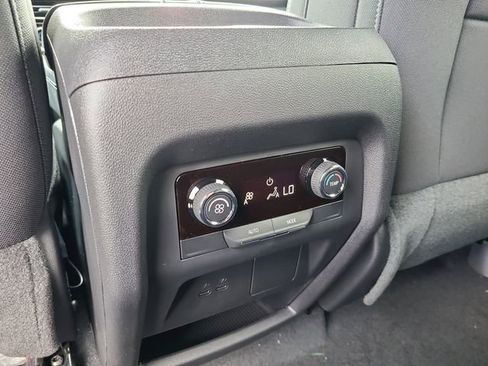 New 2026 Chevrolet Traverse LT image 13