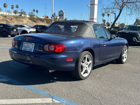 Used 2003 MAZDA MX-5 Miata RWD image 3