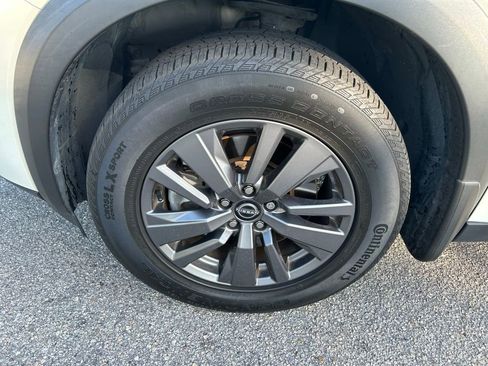 Used 2023 Nissan Pathfinder SV w/ SV Premium Package FWD image 10