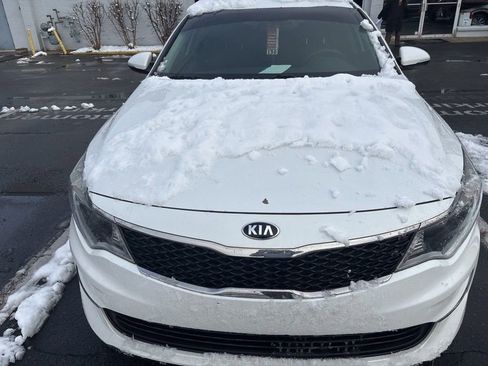 Used 2018 Kia Optima LX w/ 17" Alloy Wheels Package image 2