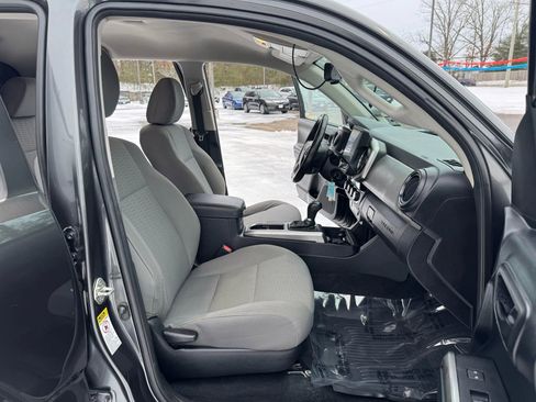Used 2016 Toyota Tacoma SR5 w/ SR5 Appearance Package (SN) image 23