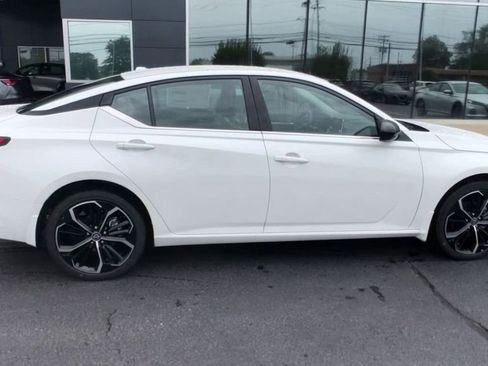 New 2025 Nissan Altima 2.5 SR image 11