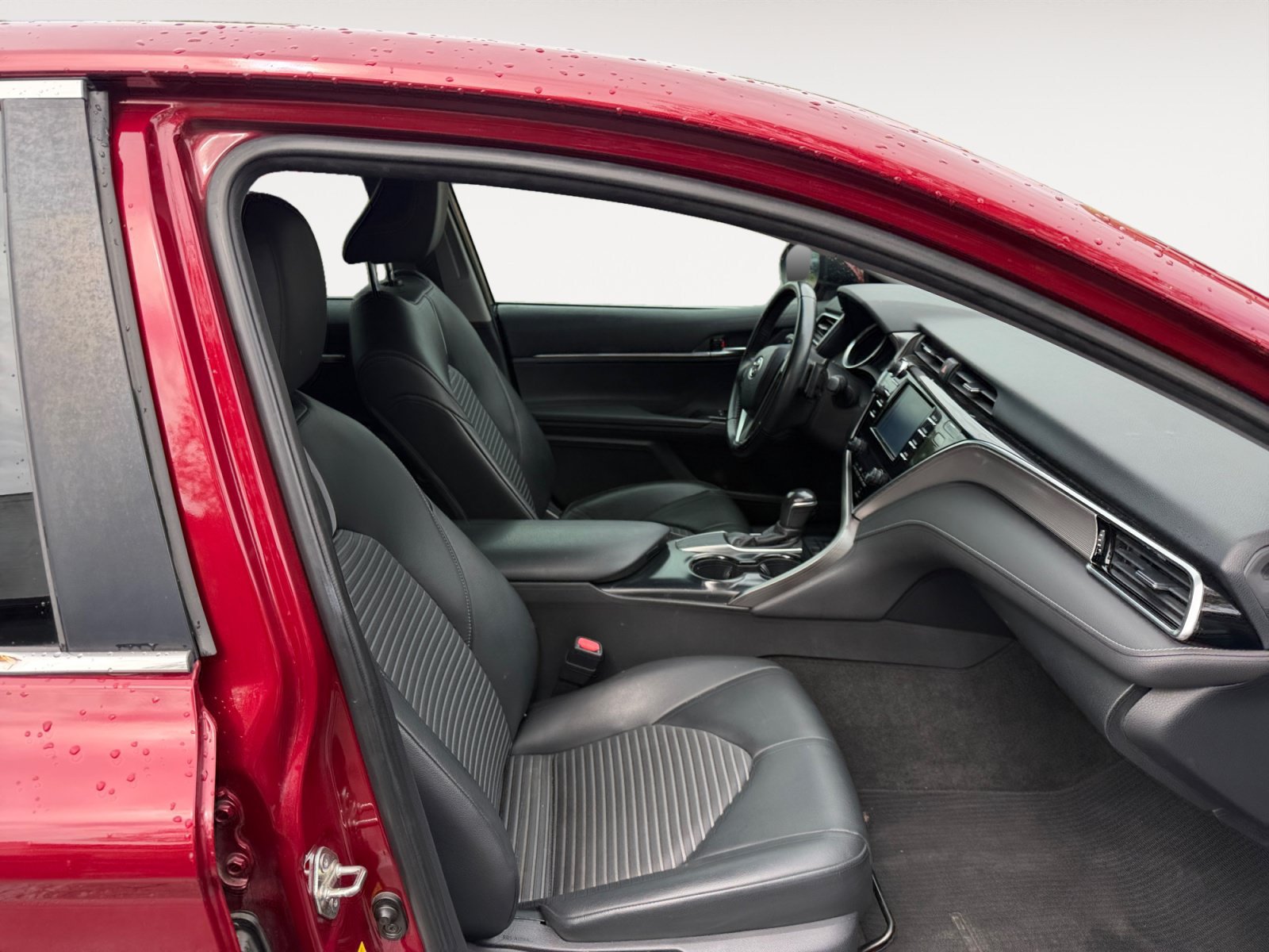 Used 2018 Toyota Camry SE w/ Moonroof Package FWD image 15