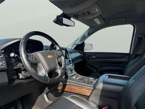 Used 2017 Chevrolet Suburban LT image 20