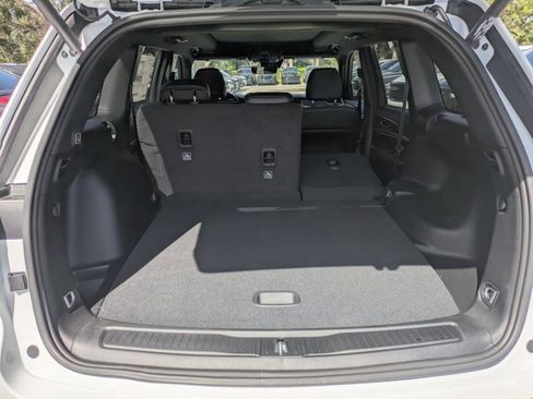 New 2025 Jeep Grand Cherokee Limited w/ Black Appearance Package image 11