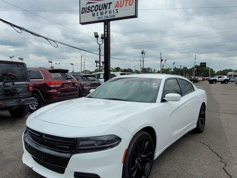 Used 2017 Dodge Charger SE w/ Blacktop Package image 16