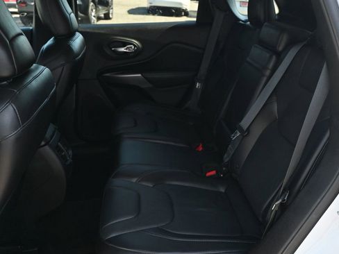 Used 2019 Jeep Cherokee Limited FWD image 15