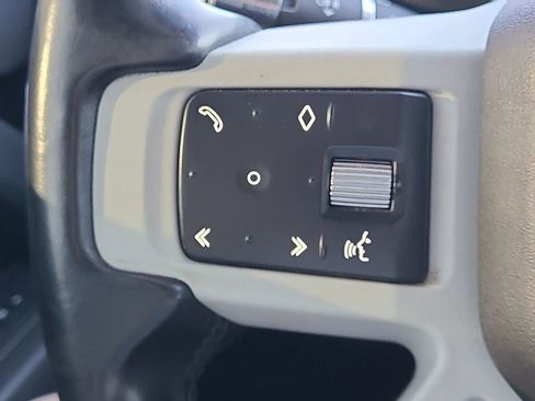 Used 2022 Land Rover Defender 110 image 30