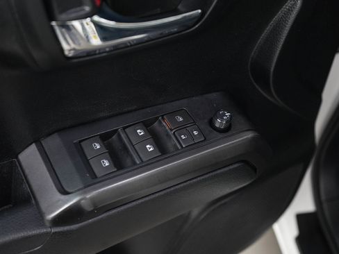 Used 2021 Toyota Tacoma TRD Off-Road AWD/4WD image 19