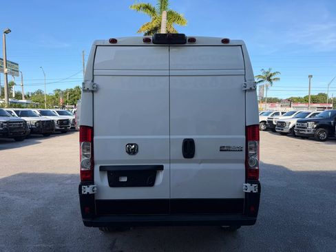 Used 2024 RAM ProMaster 2500 w/ Convenience Group FWD image 4