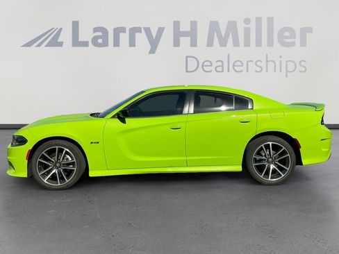 Used 2023 Dodge Charger R/T w/ Navigation & Travel Group RWD image 2