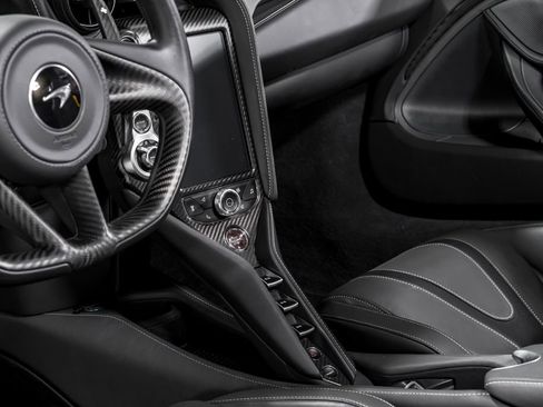 Used 2022 McLaren 720S Spider image 18