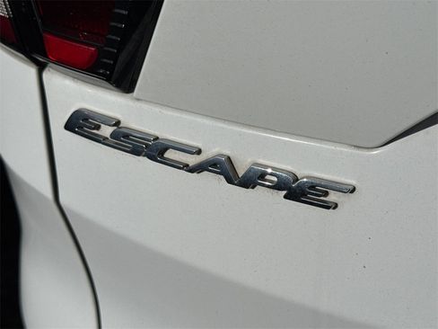 Used 2018 Ford Escape SE w/ SE Sync 3 Package image 22