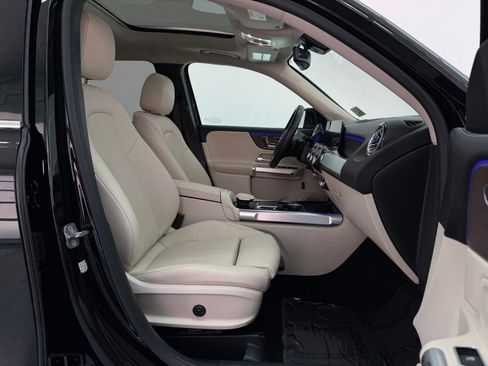 Used 2023 Mercedes-Benz GLB 250 image 24