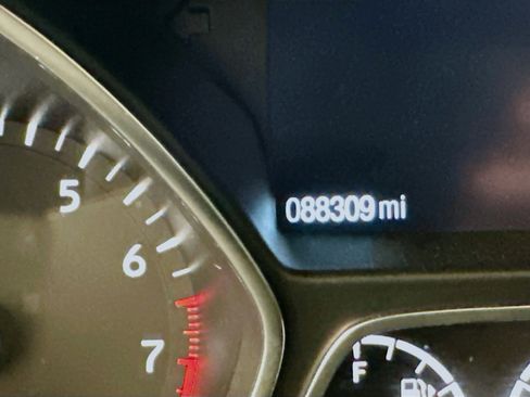 Used 2018 Ford Escape SE image 19