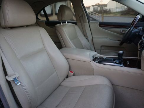 Used 2015 Lexus LS 460 image 18