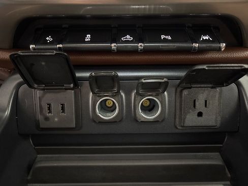 Used 2018 Chevrolet Silverado 1500 High Country image 21