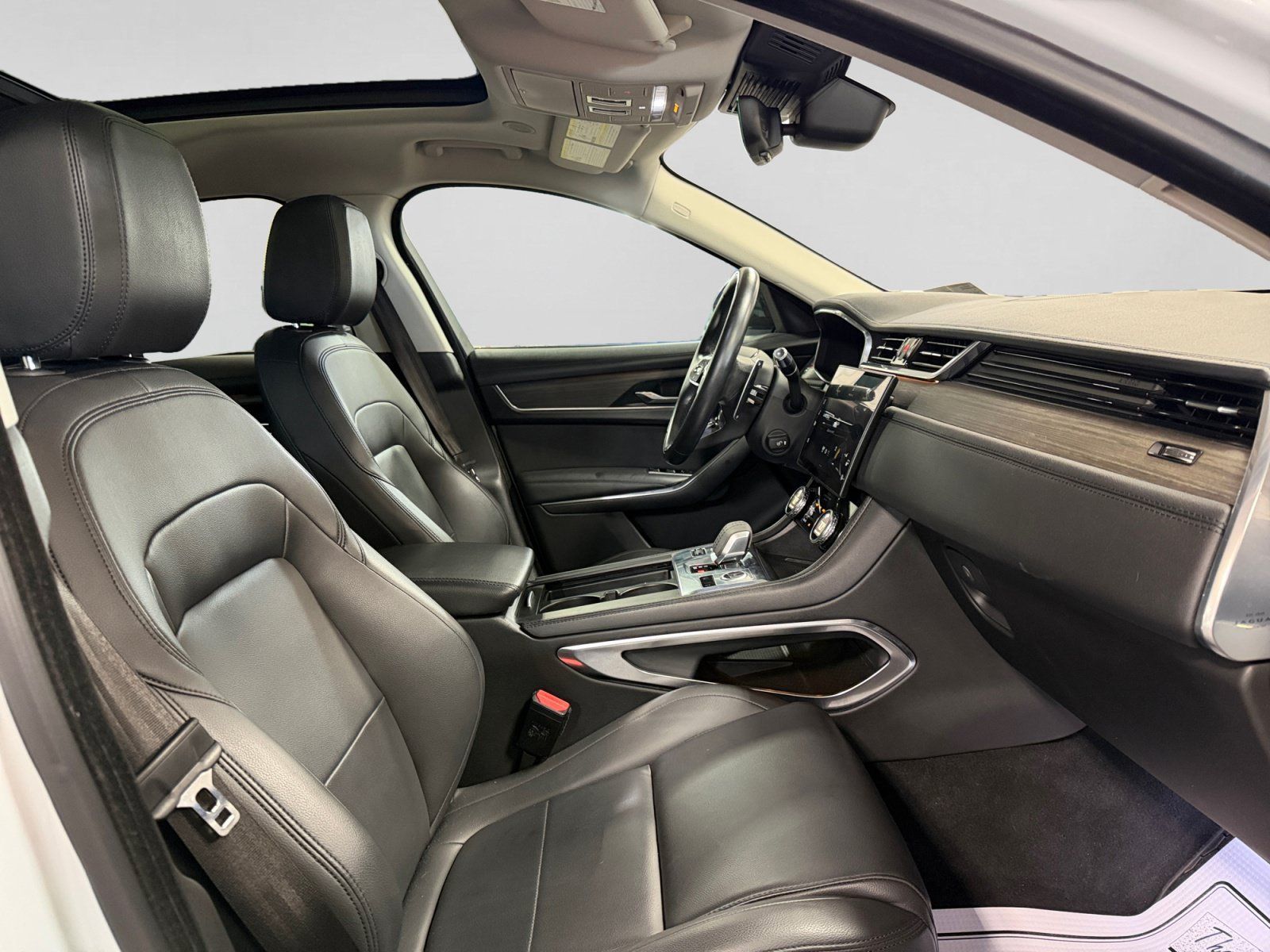Used 2021 Jaguar F-PACE AWD/4WD image 23