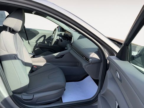 Used 2023 Hyundai Elantra SEL w/ Convenience Package image 26