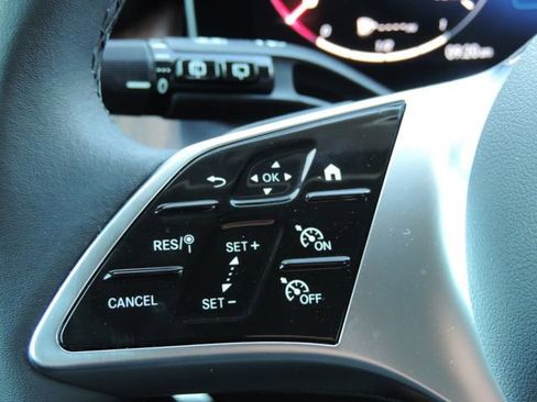 Used 2025 Mercedes-Benz GLC 350e 4MATIC image 28