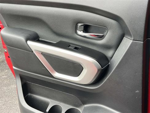 Used 2022 Nissan Titan SV w/ Accessory Utility Package image 17