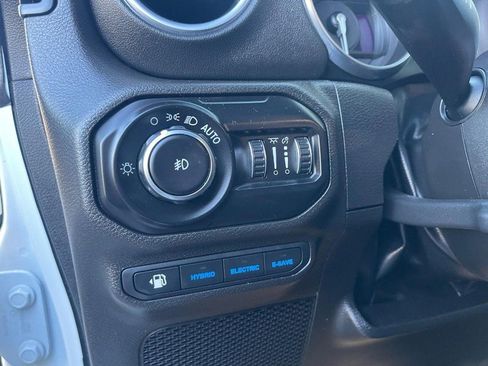 Used 2022 Jeep Wrangler Unlimited Sahara image 18