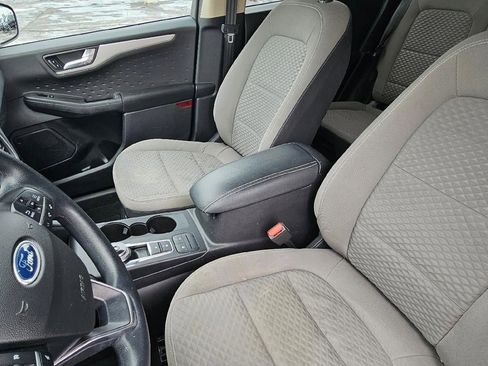 Used 2020 Ford Escape SE image 9