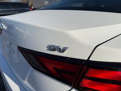 Used 2023 Nissan Sentra SV image 9