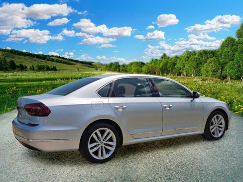 Used 2018 Volkswagen Passat 2.0T SEL Premium FWD image 6