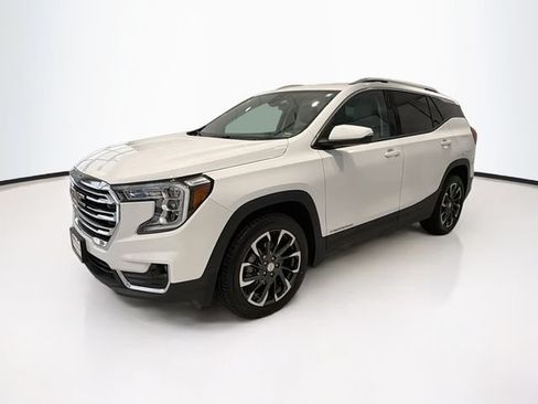 Used 2022 GMC Terrain SLT w/ LPO, Roadside Safety Package AWD/4WD image 3