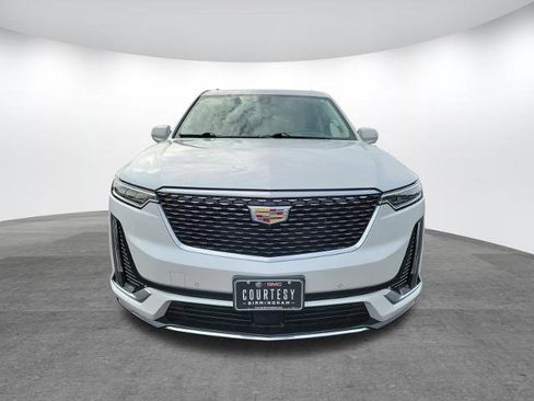 Used 2022 Cadillac XT6 Premium Luxury w/ Technology Package AWD/4WD image 2