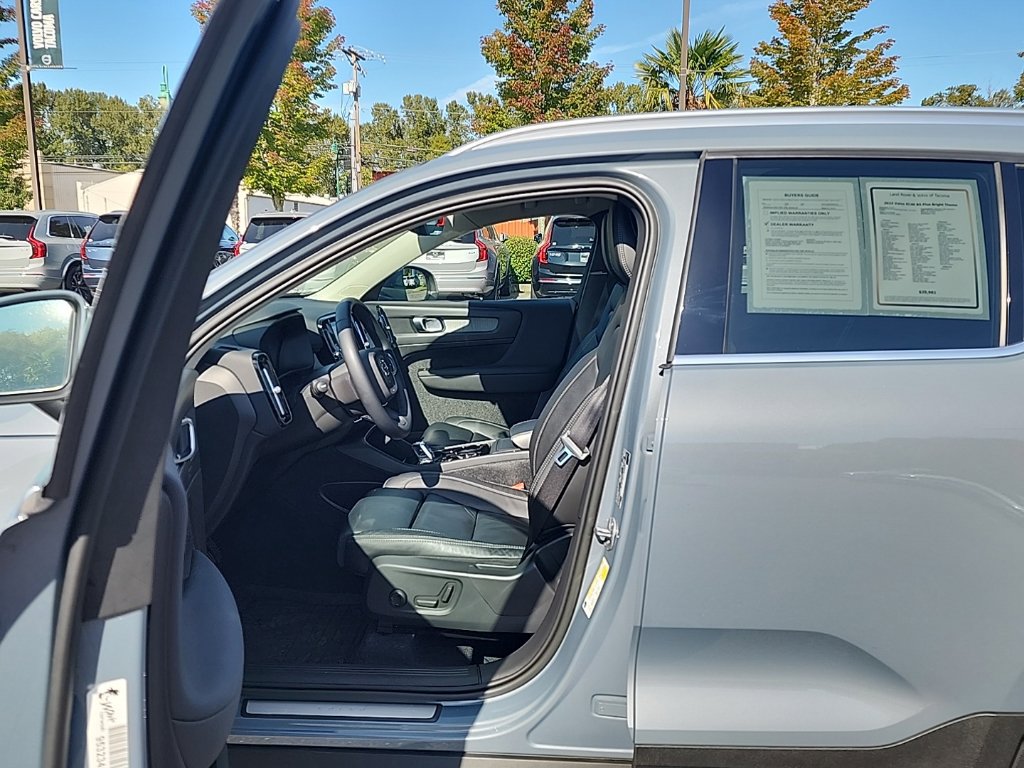 Certified 2023 Volvo XC40 B5 Plus w/ Driver Assist Package AWD/4WD image 8