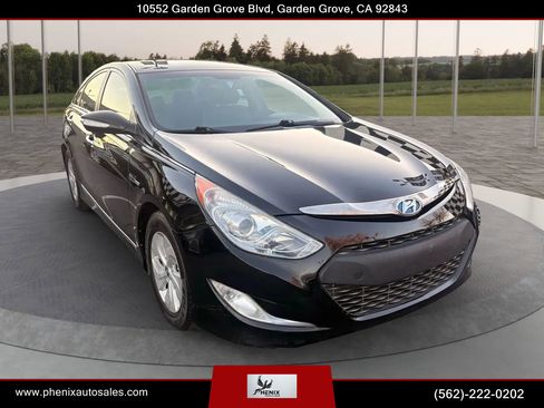 Used 2013 Hyundai Sonata Hybrid image 2