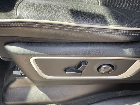 Used 2020 RAM 1500 Laramie AWD/4WD image 9
