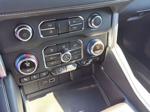 Used 2024 GMC Yukon SLT AWD/4WD image 17