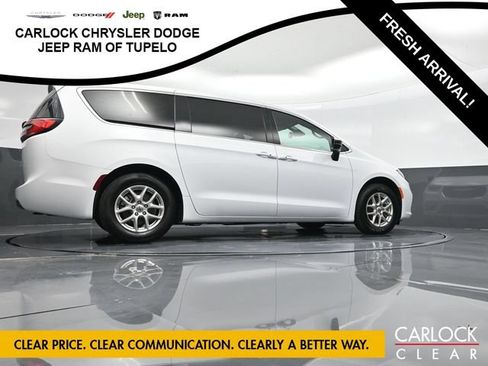 Used 2025 Chrysler Pacifica Select FWD image 57