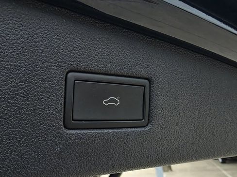 Used 2022 Volkswagen Tiguan SE image 19