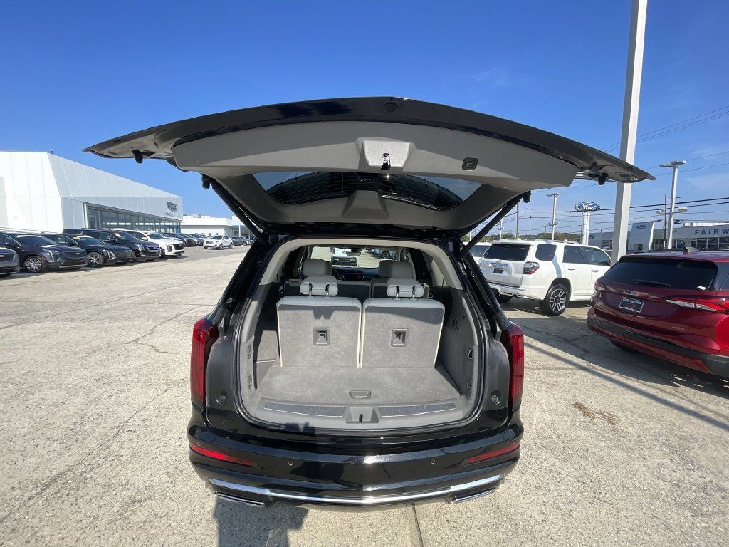 Used 2023 Cadillac XT6 Premium Luxury w/ Technology Package FWD image 26