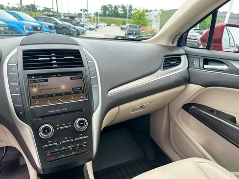 Used 2018 Lincoln MKC Premiere FWD image 20