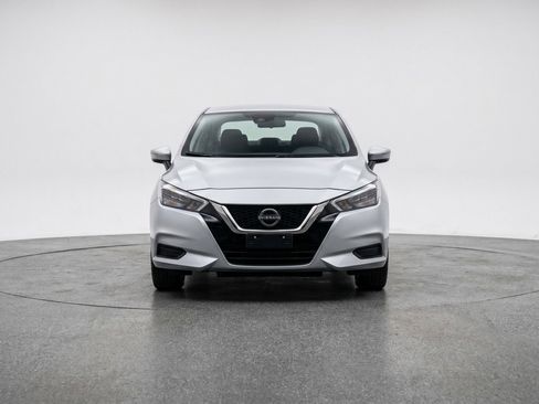 Used 2025 Nissan Versa SV FWD image 2