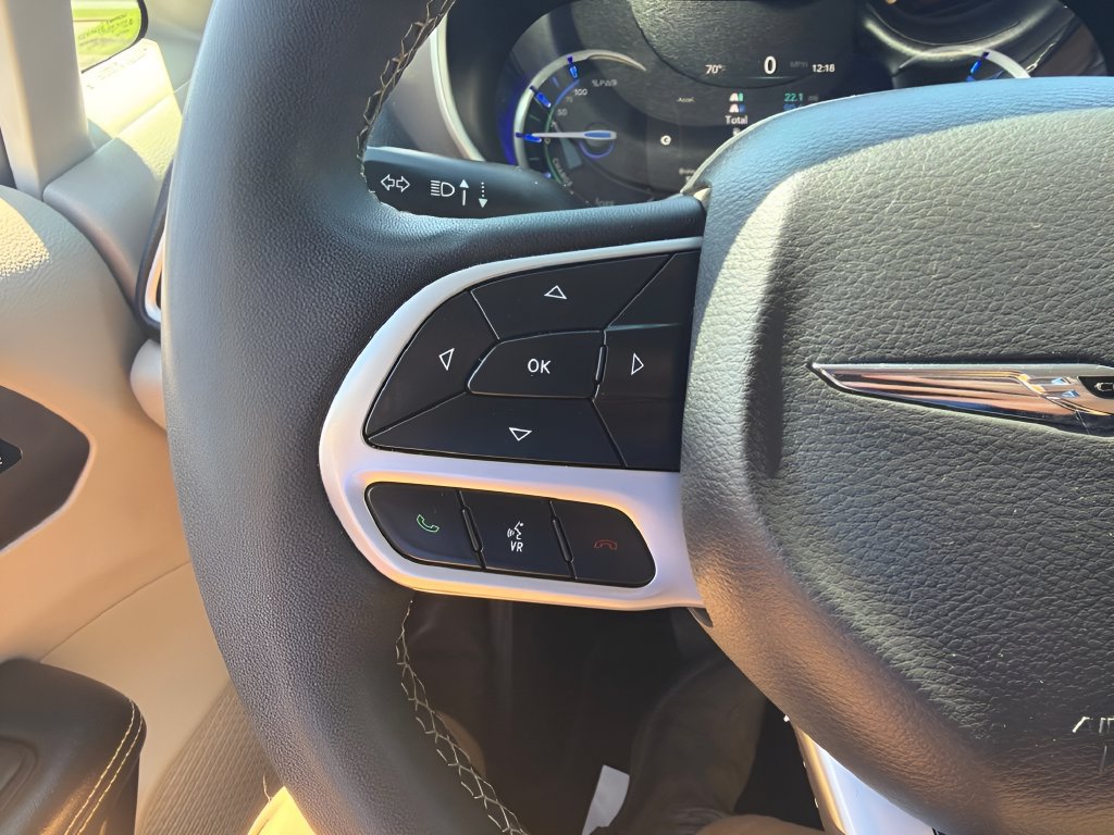 Used 2023 Chrysler Pacifica Touring-L FWD image 26