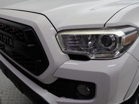 Certified 2020 Toyota Tacoma SR5 image 3