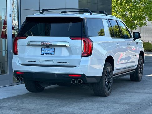 Used 2022 GMC Yukon XL Denali AWD/4WD image 3