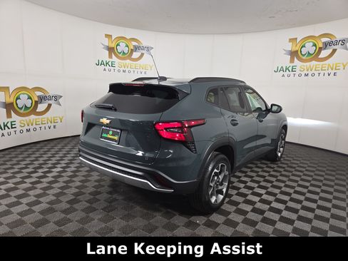Certified 2025 Chevrolet Trax LT FWD image 9