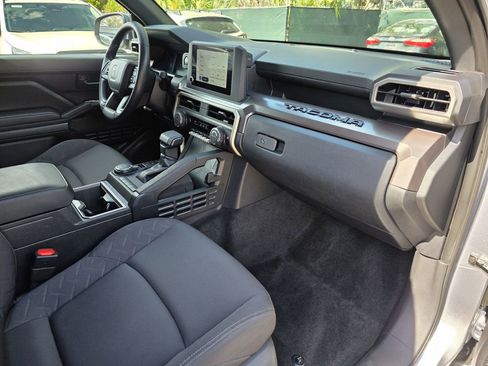Used 2025 Toyota Tacoma SR5 image 10