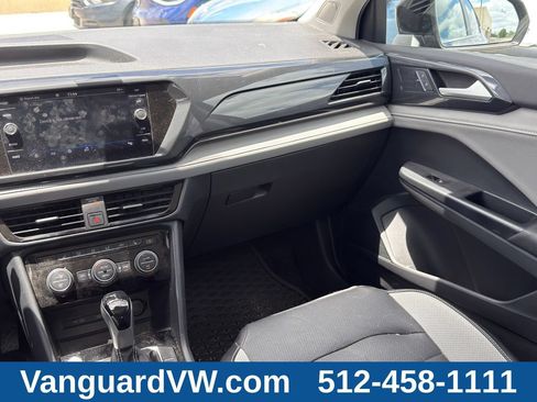 Used 2022 Volkswagen Taos SEL w/ Panoramic Sunroof Package FWD image 29