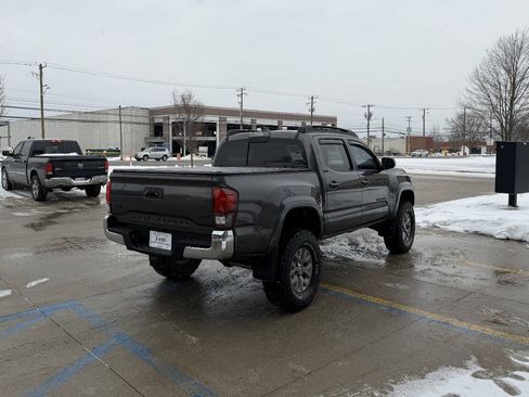Used 2019 Toyota Tacoma SR image 6