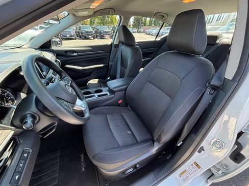 Used 2025 Nissan Altima 2.5 SV FWD image 36
